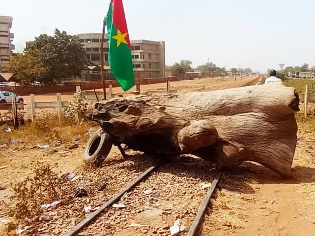 Protestation au Burkina Faso : Blocage de la voie ferrée à Ouagadougou pour exiger la reprise du train de voyageurs vers Abidjan