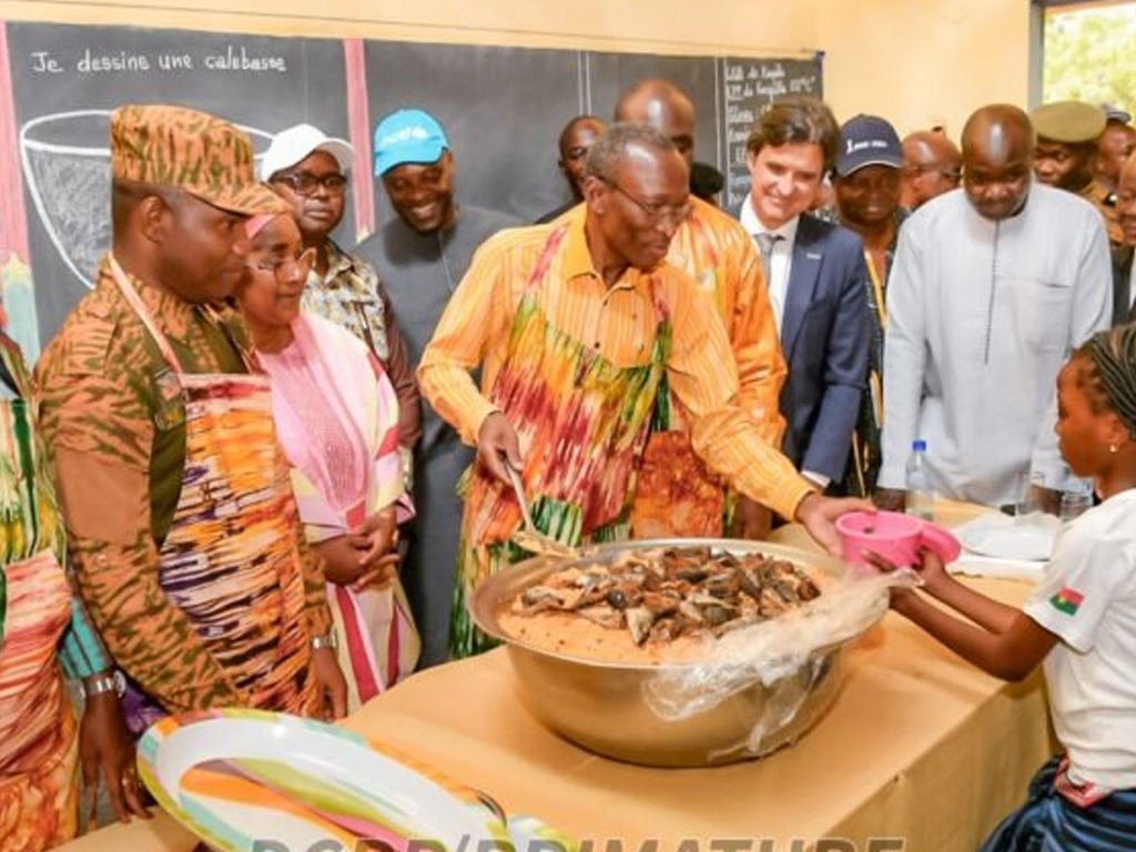 Burkina Faso : Lancement du programme intégré de soutien à l’alimentation et à la nutrition scolaires par le premier ministre