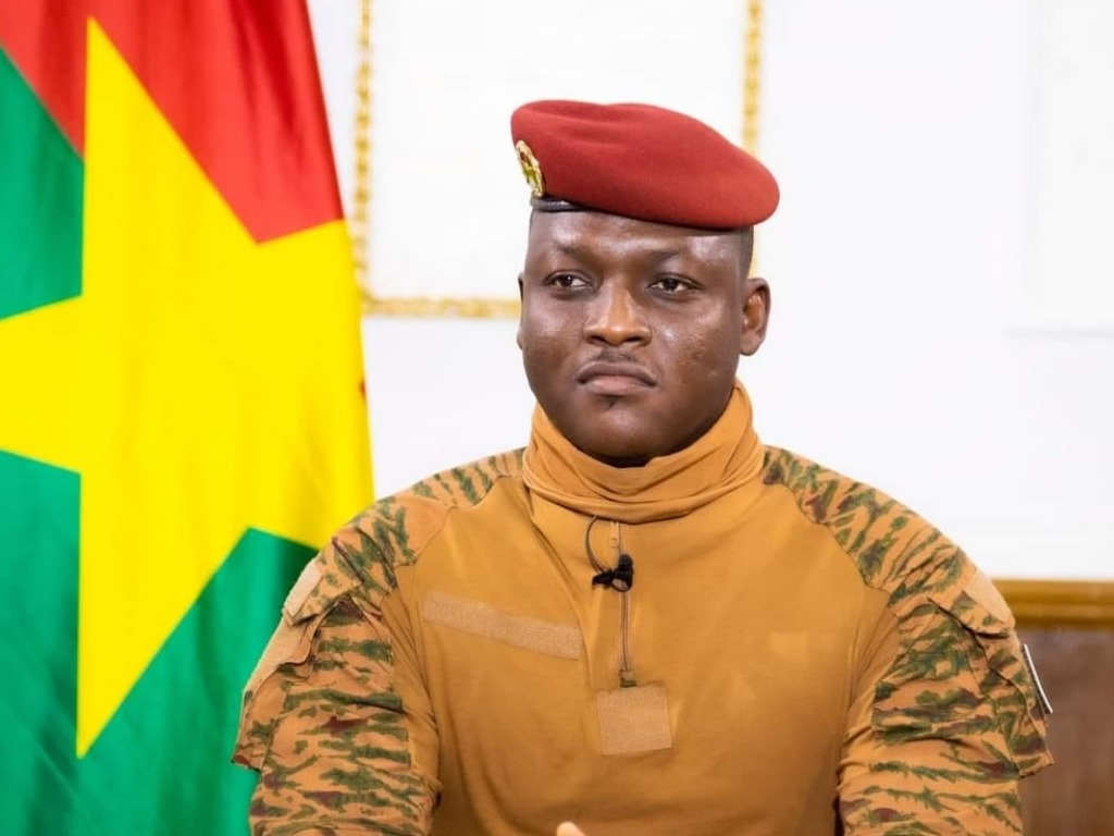 Burkina Faso : Le Capitaine Ibrahim TRAORE annonce des mesures cruciales pour la reconquête : Prélèvements, recrutements et remises de peines